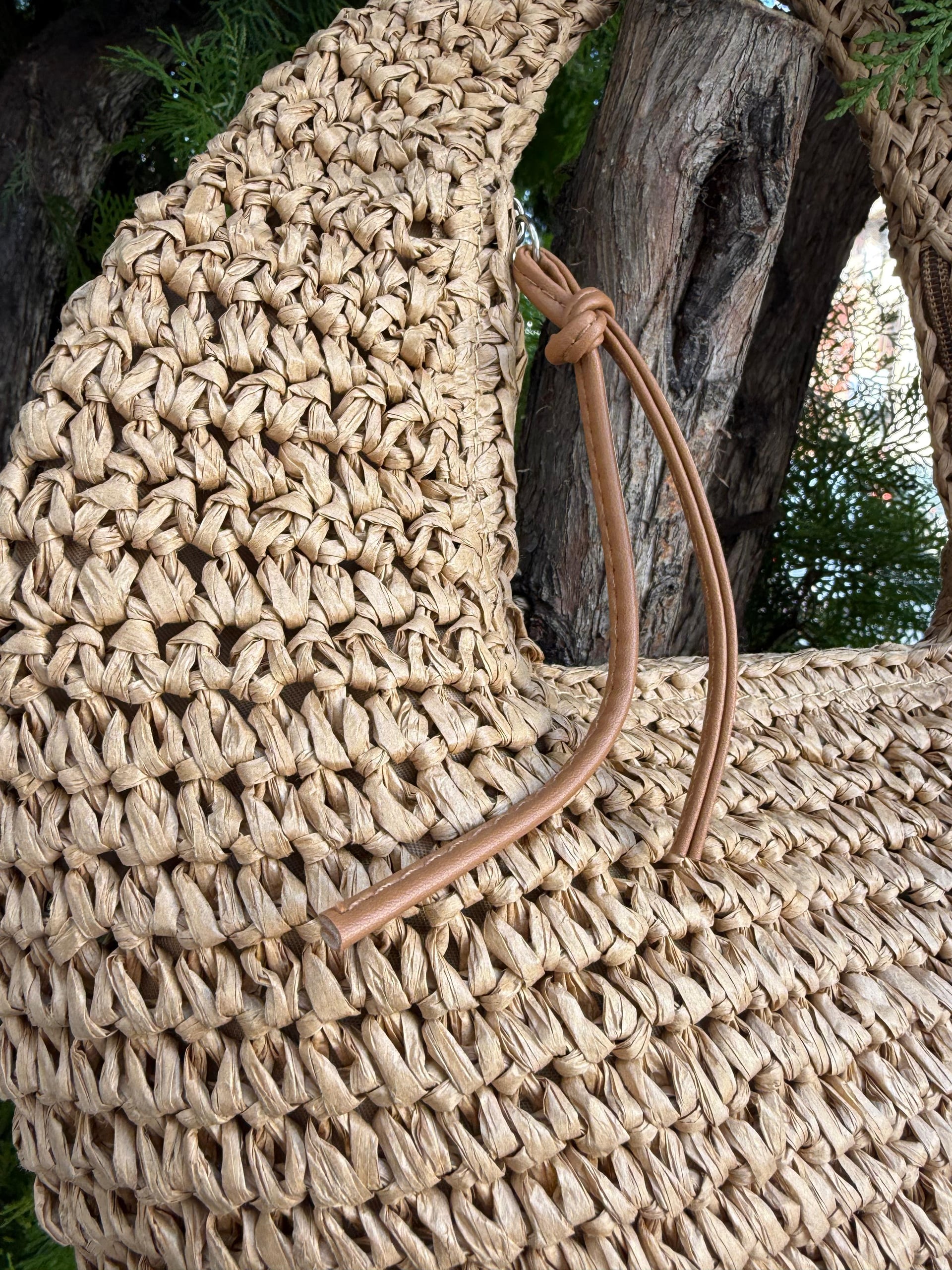 Natural Woven Straw Bag with Tan Leather Tie - Nesvay - by Peralane - photo 3