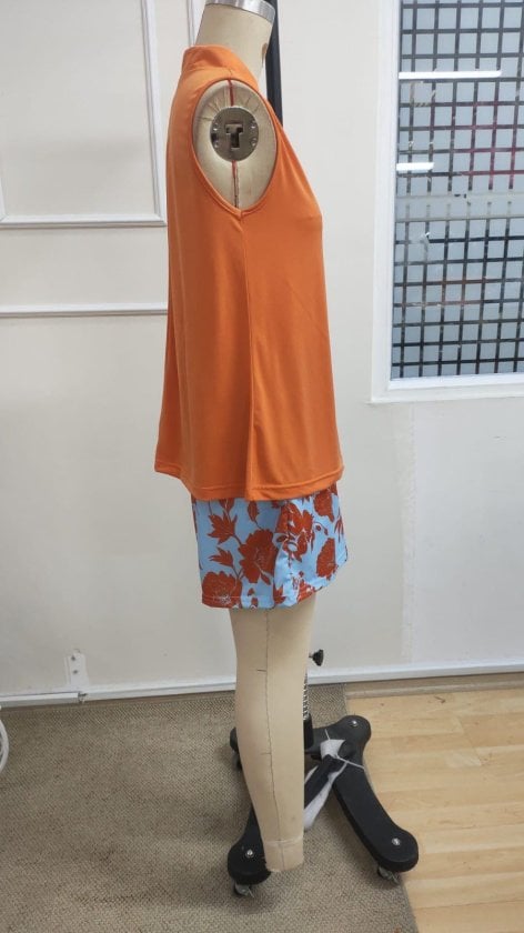 Women's Sleeveless V-Neck Top and Patterned Shorts Two-Piece Set - Janes - by Peralane - photo 5