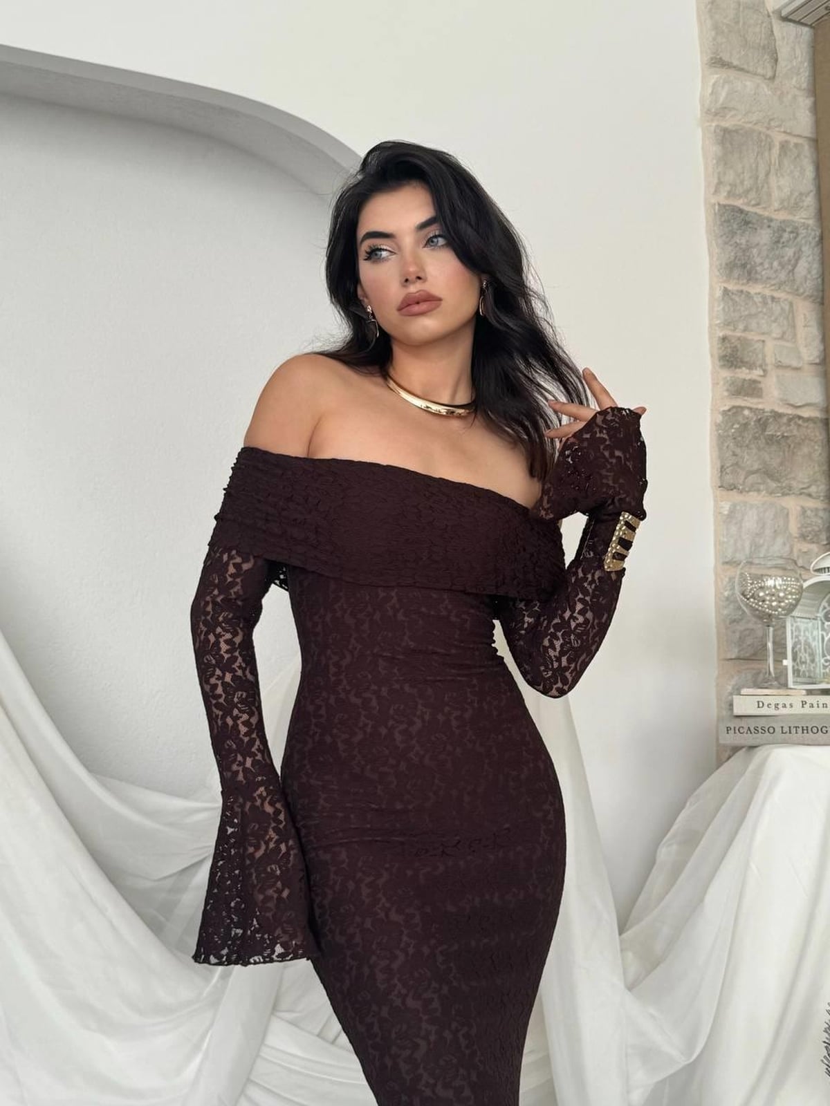 Arya Off-Shoulder Lace Dress in Dark Brown - Etika - by Peralane - photo 3