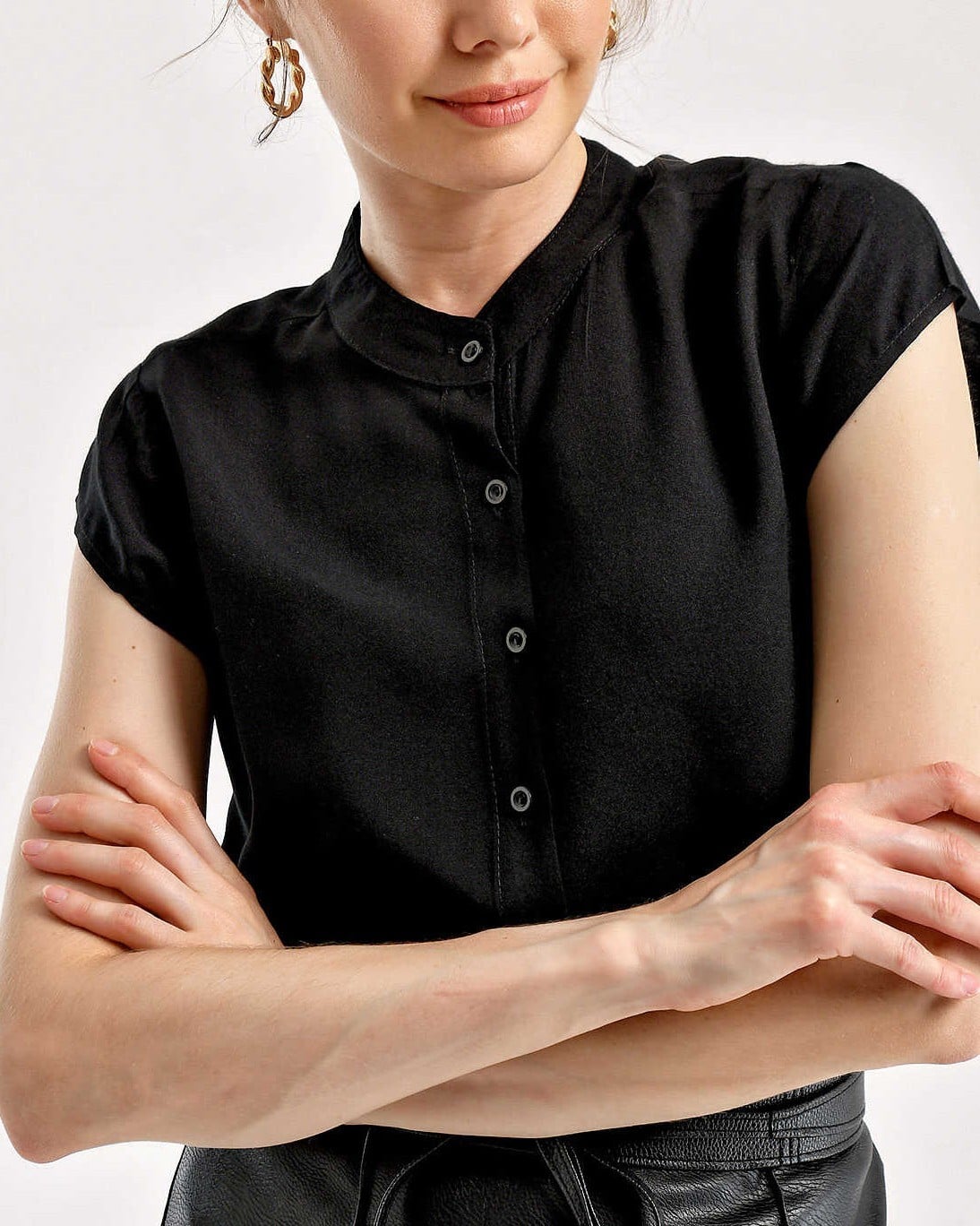 Black Short-Sleeve Blouse with Mandarin Collar - Bigdart - by Peralane