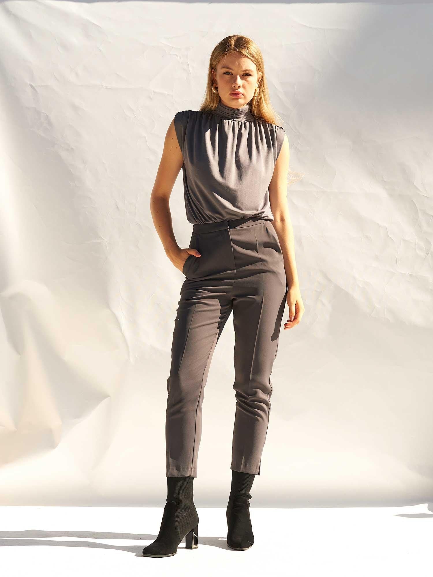 High-Waist Slit Detail Carrot Trousers - Lefon - by Peralane