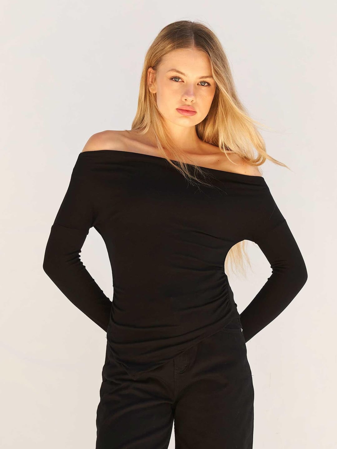 Black Off-Shoulder Ruched Top for Women | Peralane - Lefon - by Peralane - photo 4