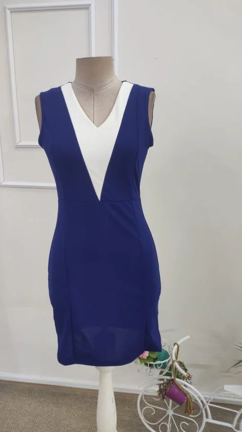 Women's Sleeveless V-Neck Knee-Length Crepe Dress in Royal Blue - Janes - by Peralane - photo 4