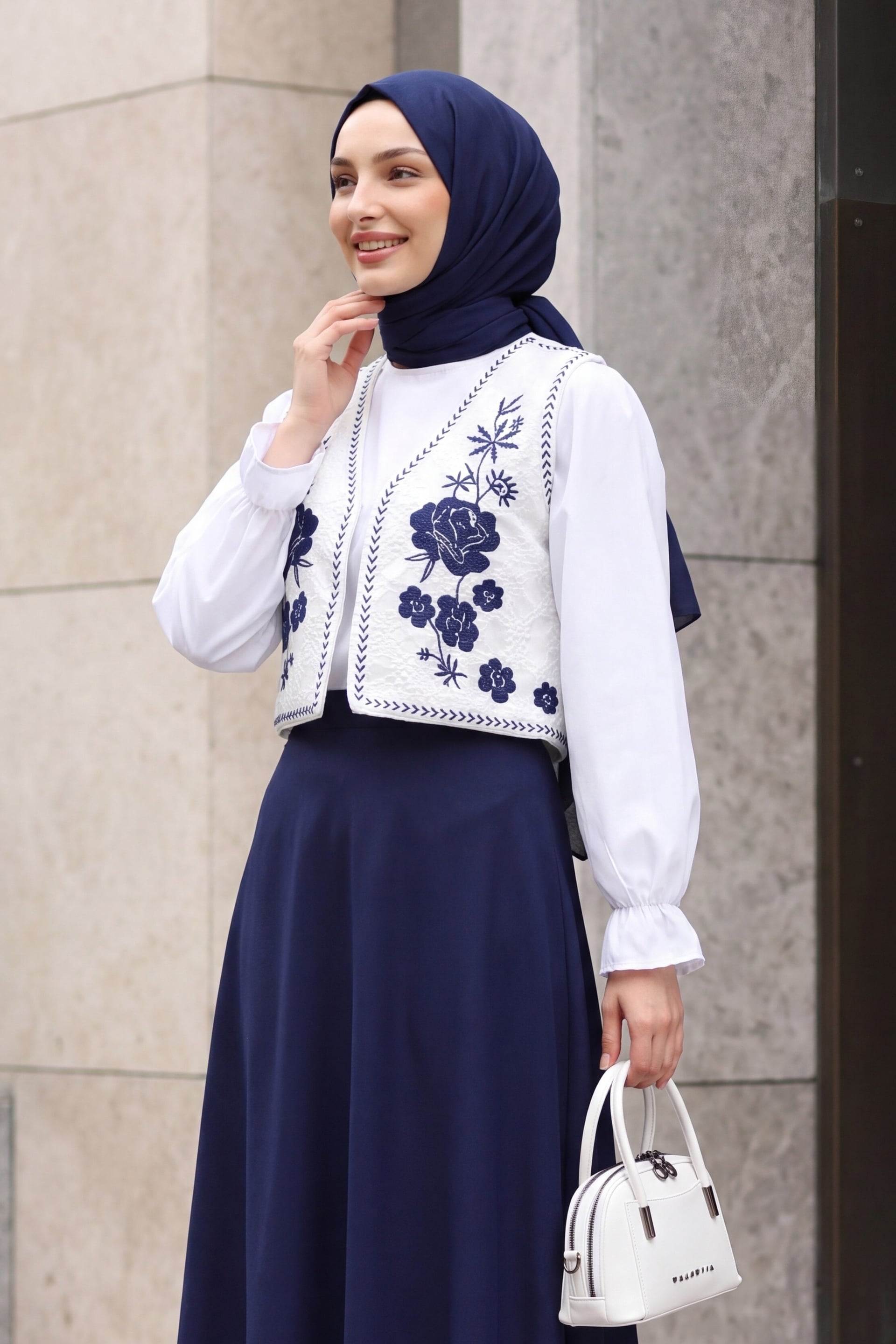 White Floral Embroidered Lined Patterned Vest - Podyumplus - by Peralane - photo 2