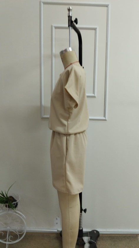 Women's Short-Sleeve V-Neck Elasticated Waist Crepe Romper - Janes - by Peralane - photo 5