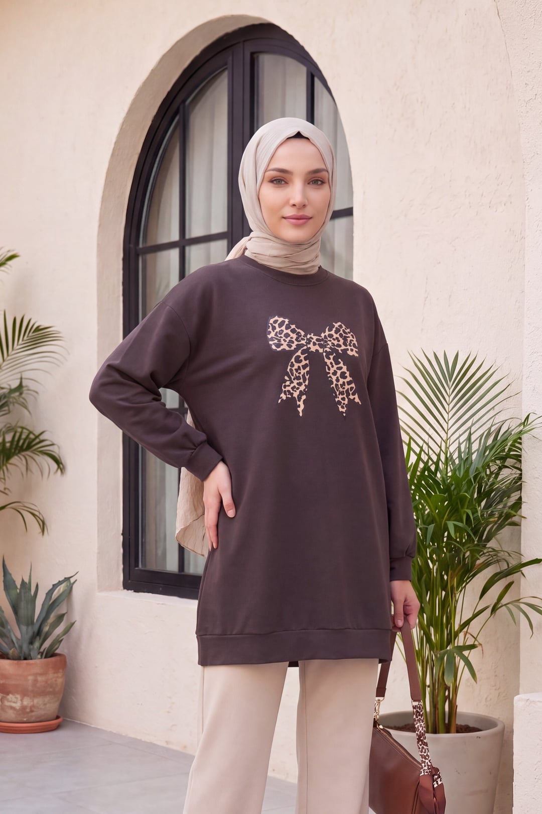 Women's Round Neck Bow Print Relaxed Tunic - Brown - Podyumplus - by Peralane