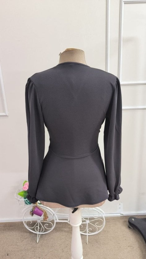Women's Long-Sleeved Wrap Blouse with Chain Detail - Janes - by Peralane - photo 5