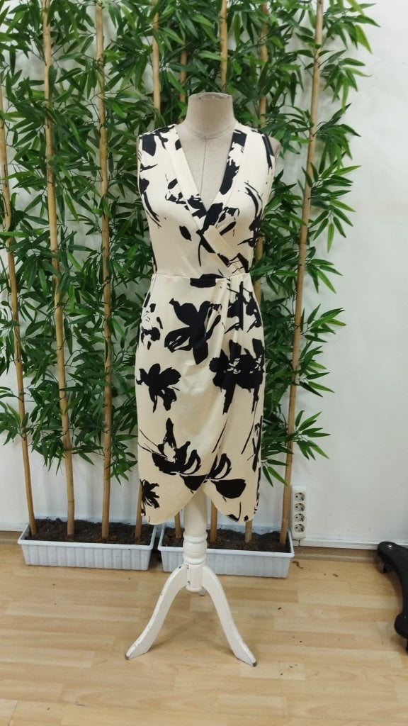 Women's Sleeveless Wrap Dress with Floral Print - Janes - by Peralane - photo 5