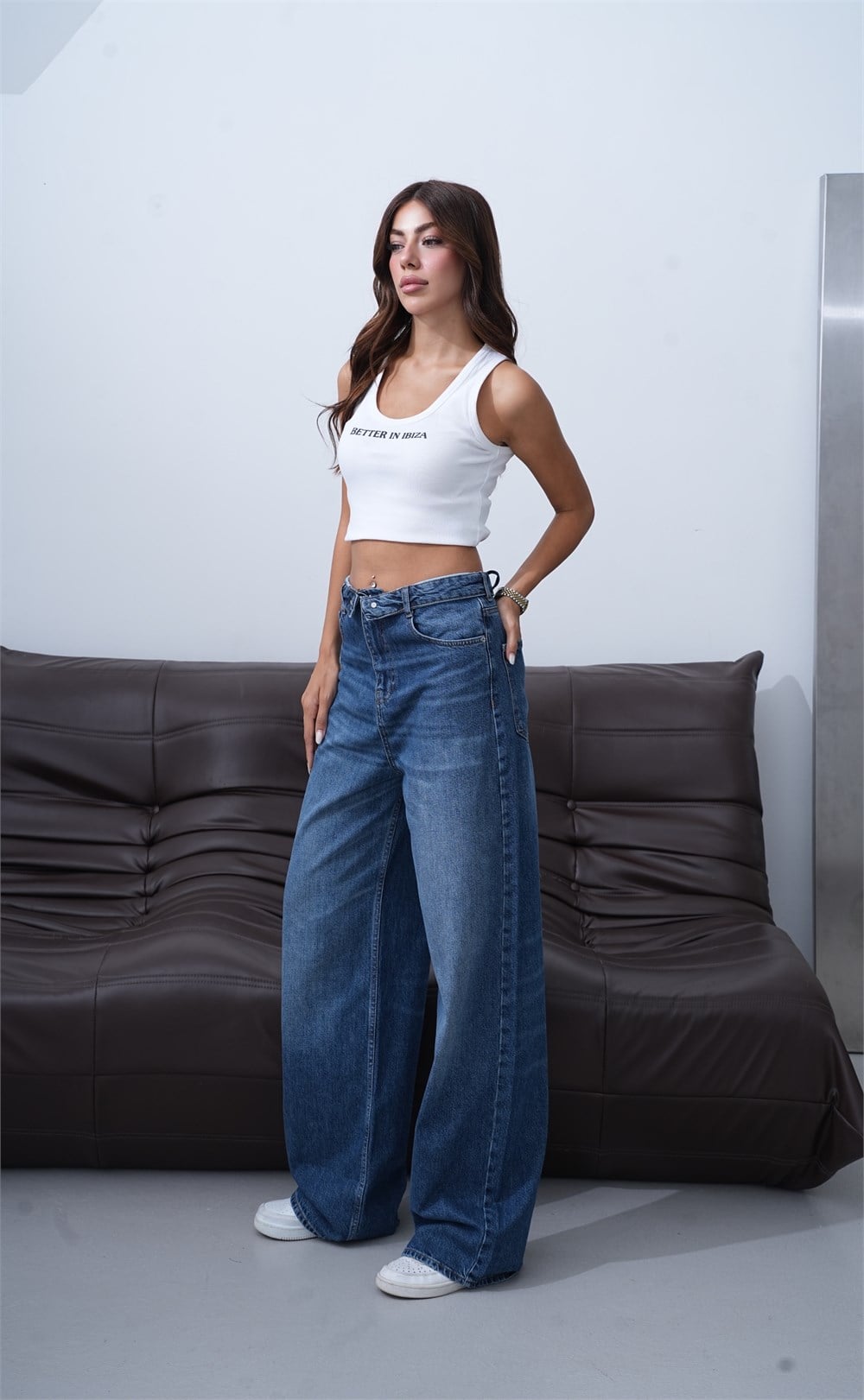 High Waist Wide Leg Denim Trousers with Crossover Button Closure and Belt Loops - Dark Blue - Lacarino Jeans - by Peralane - photo 2