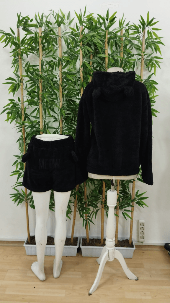 Women's Long-Sleeve Hooded Plush Top and Shorts Two-Piece Pyjama Set - Janes - by Peralane - photo 5