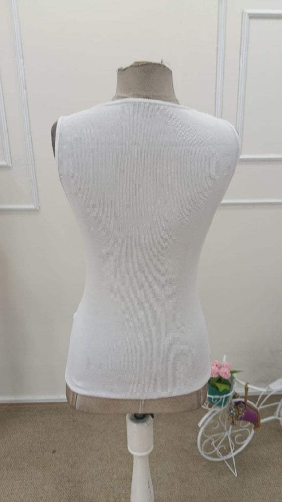 Women's White Ribbed V-Neck Lace Trim Tank Top - Janes - by Peralane - photo 6