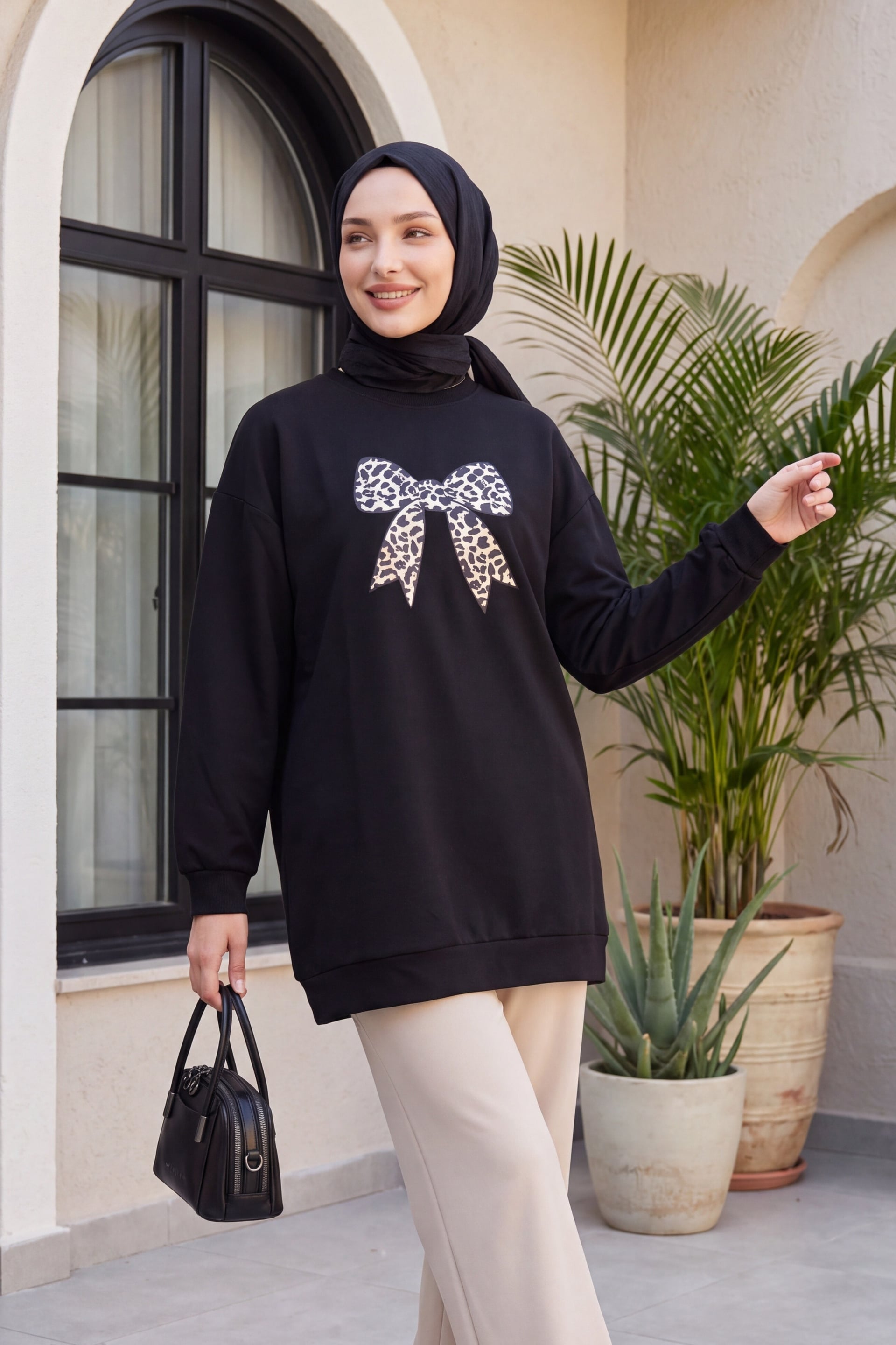 Round Neck Bow Print Loose Fit Tunic - Black - Podyumplus - by Peralane