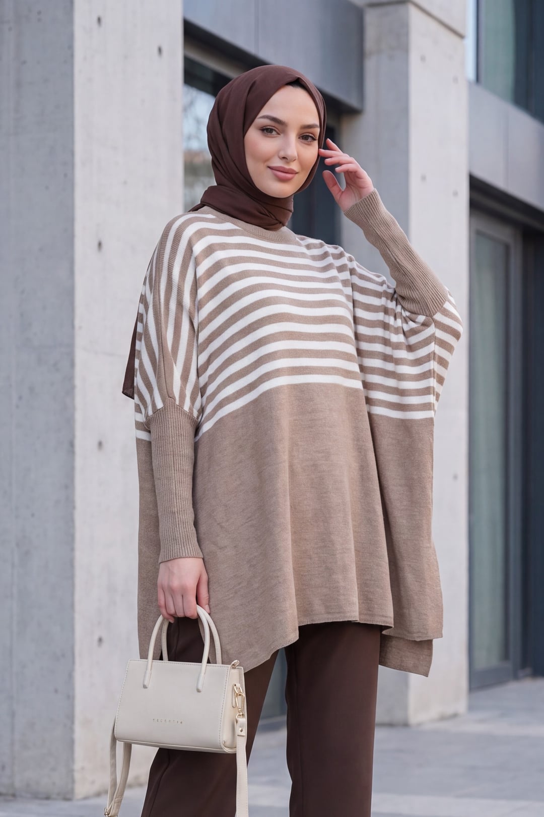 Vizon Oversize Pancho Knit Sweater with Side Slits - Wholeskop - by Peralane - photo 2