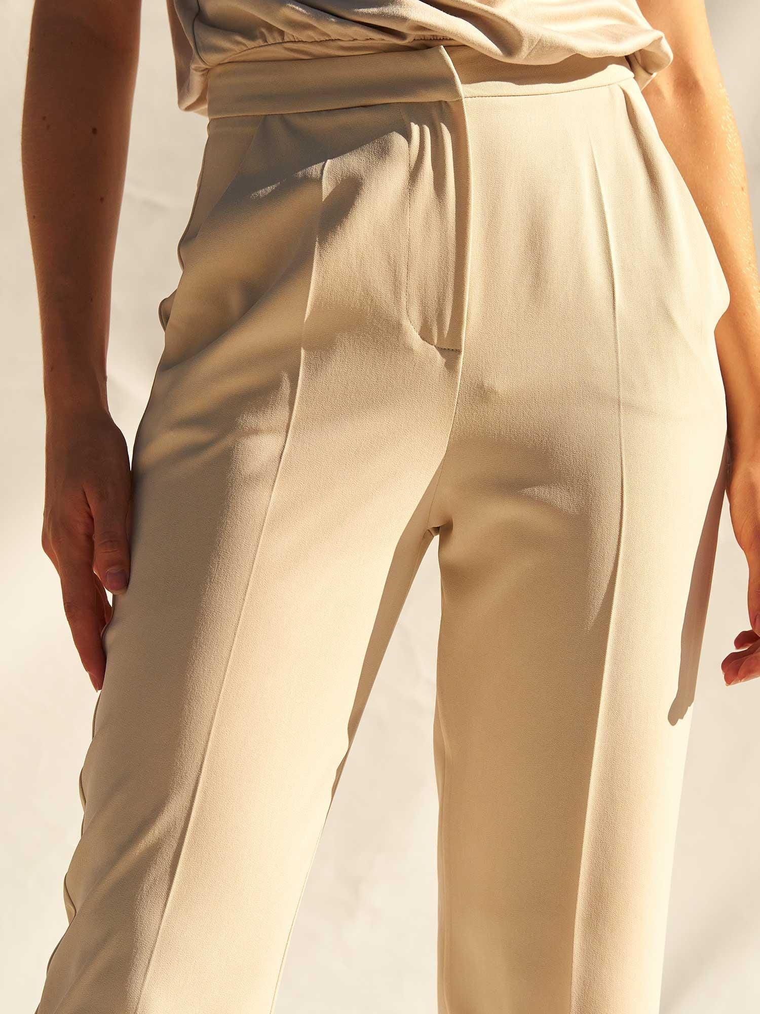 High-Waist Slit Detail Carrot Trousers in Beige - Lefon - by Peralane - photo 10