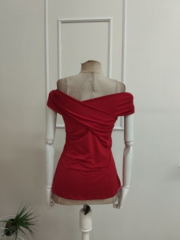 Women's Red Off-Shoulder Ruched Blouse - Janes - by Peralane - photo 5