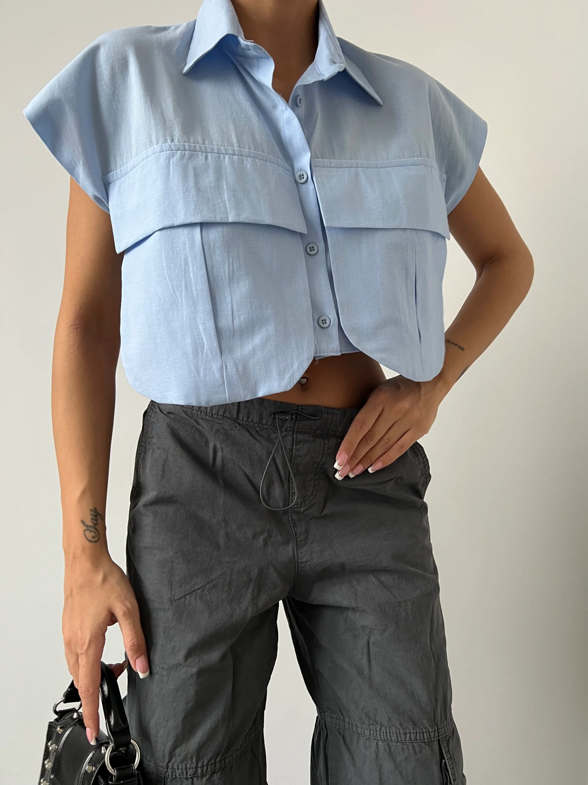 Light Blue Cropped Short-Sleeve Blouse with Pocket Detail - My Bee - by Peralane - photo 2