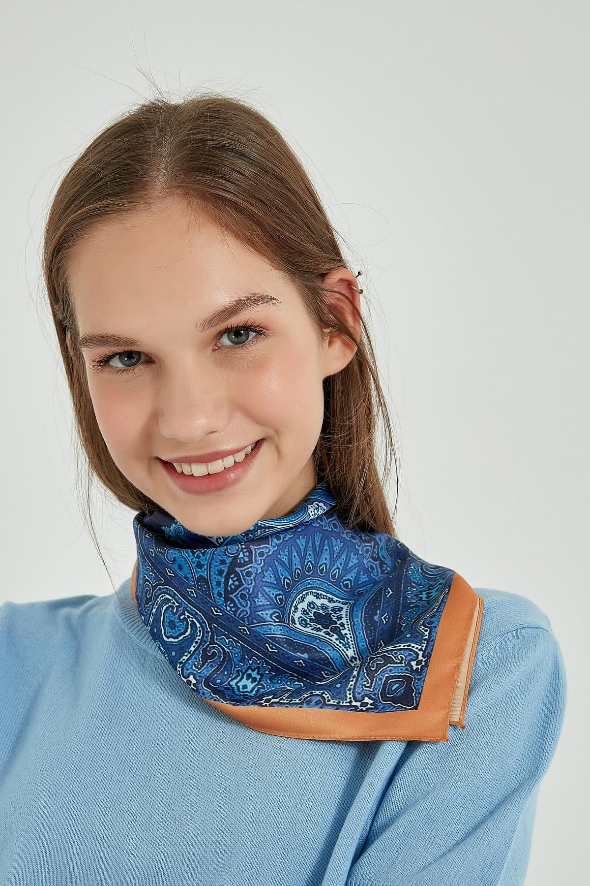 Blue Paisley Square Satin Scarf 50x50 cm - Nesvay - by Peralane - photo 2