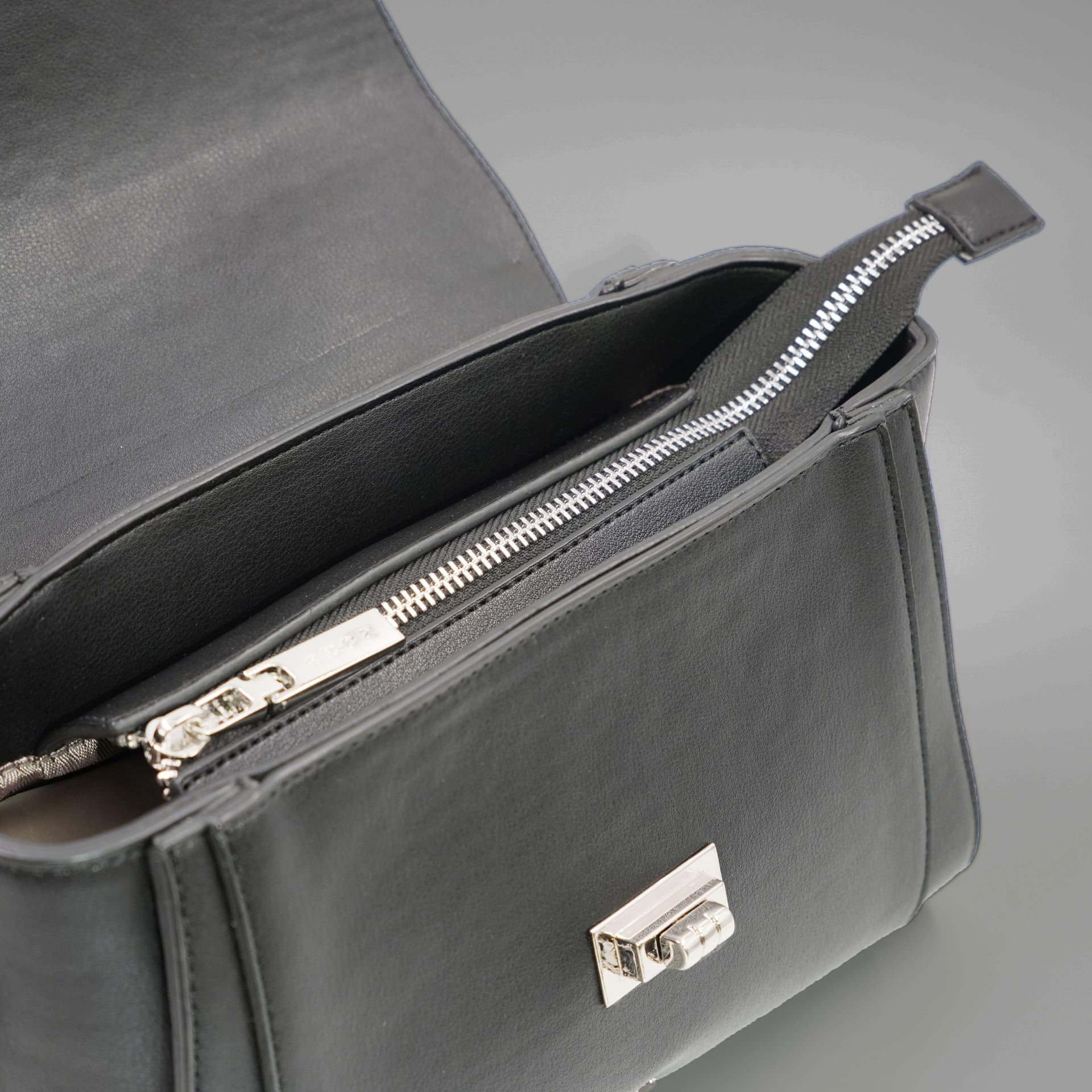 Beatriz Black Lock Women's Hand and Shoulder Bag 2005 - Aron Atelier - by Peralane - photo 5