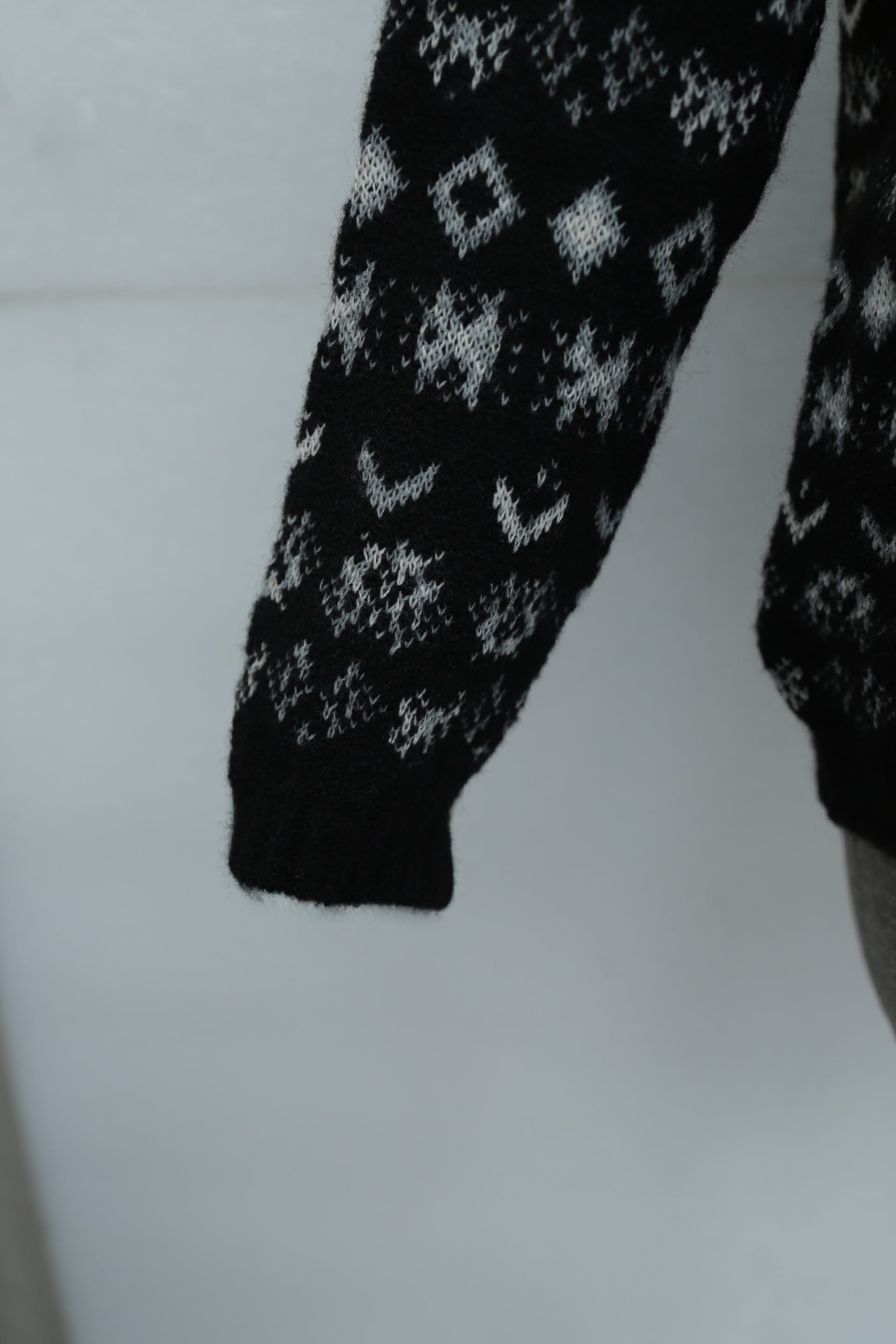 V-Neck Buttoned Mixed Pattern Knit Cardigan - Black - Podyumplus - by Peralane - photo 7