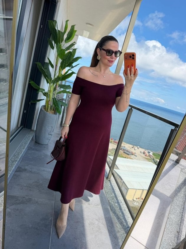 Women's Off-Shoulder Midi Modal Dress in Burgundy - Janes - by Peralane