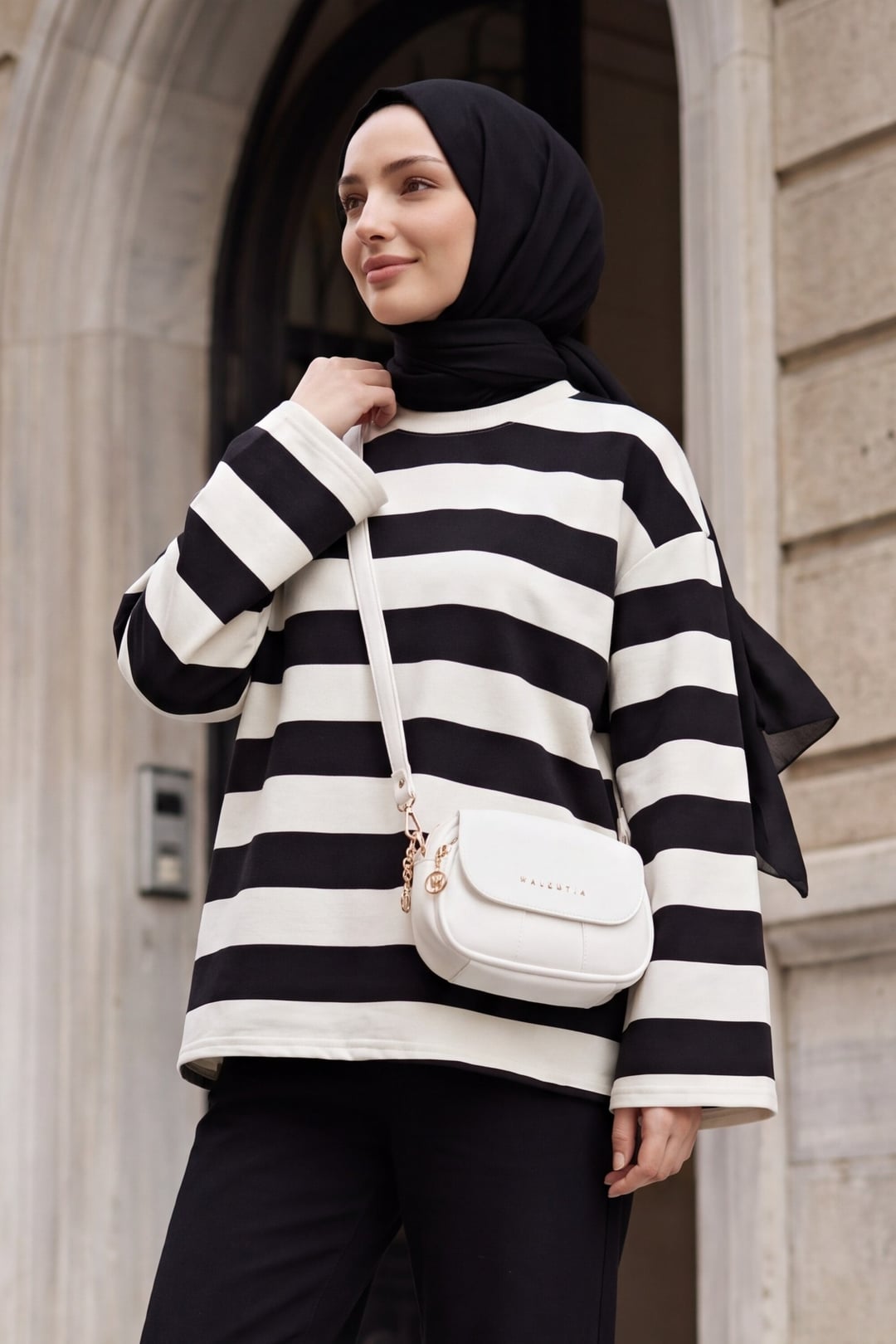Black and White Striped Crew Neck Sweatshirt - Podyumplus - by Peralane - photo 2