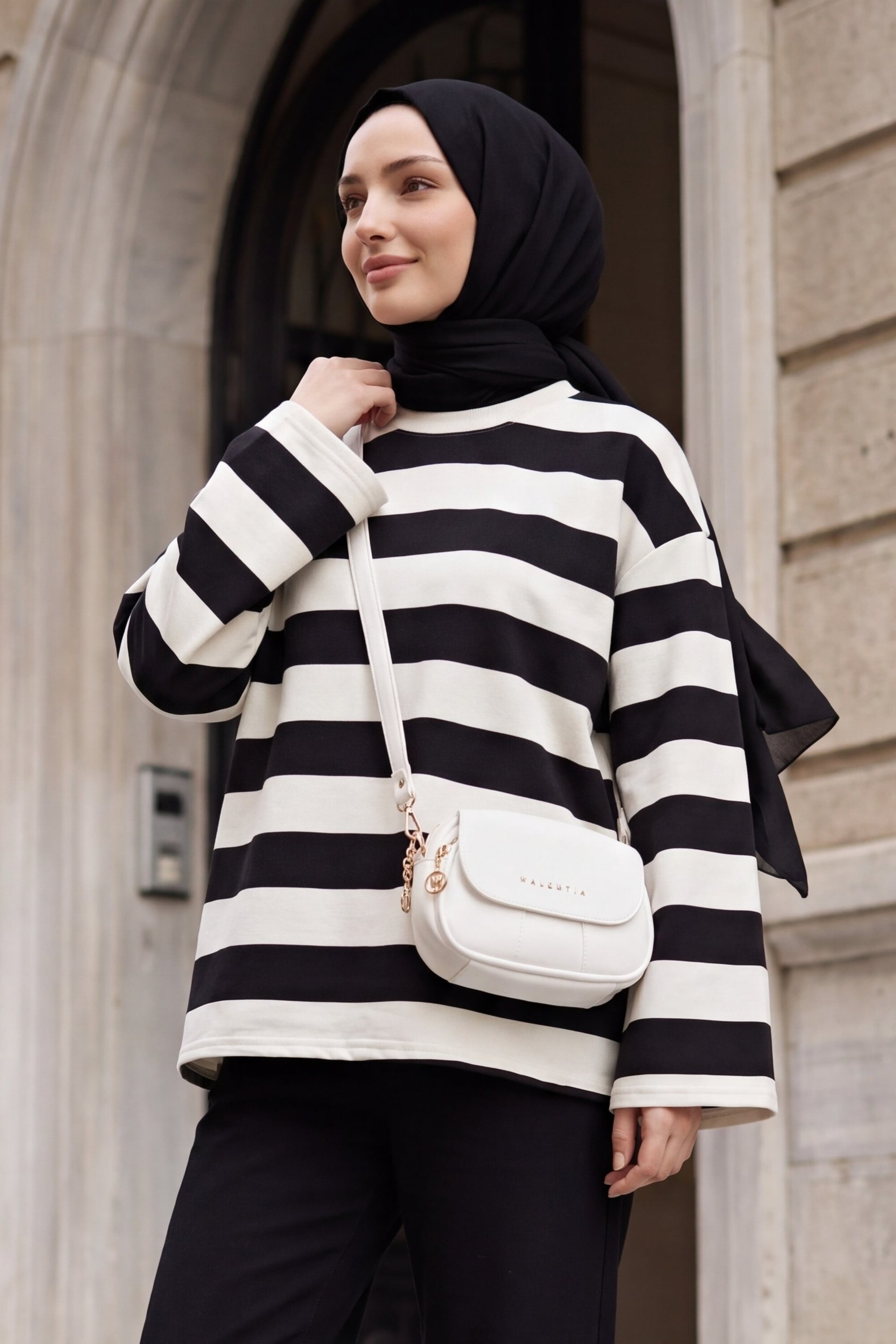 Black and White Striped Crew Neck Sweatshirt - Podyumplus - by Peralane - photo 2