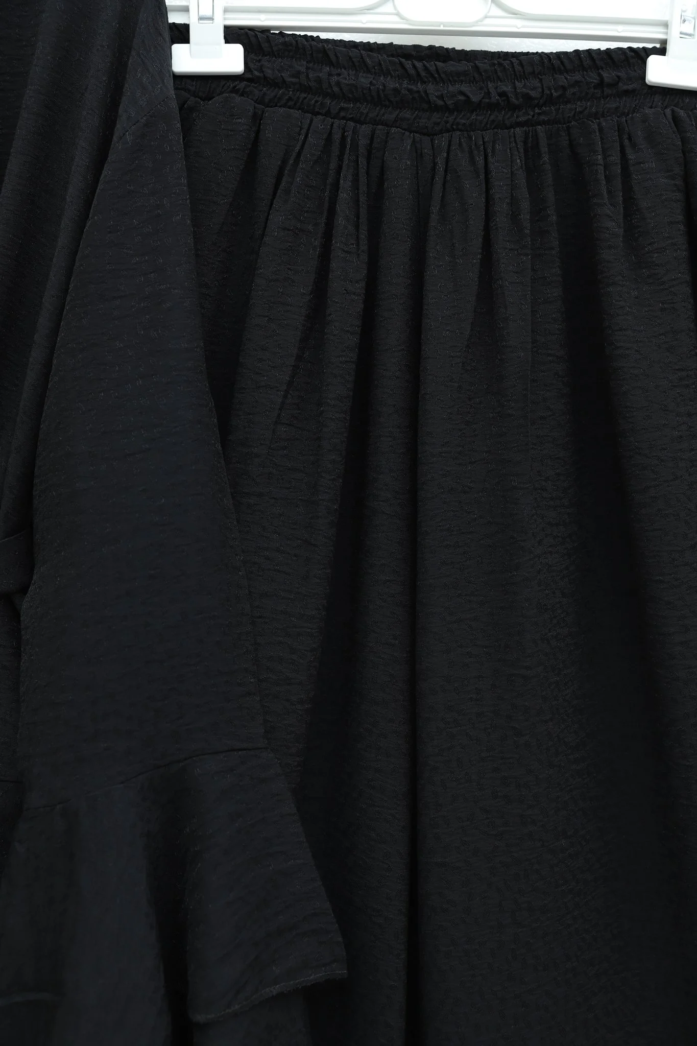 Women's Black Jacquard Waffle Co-ord Set with Flared Sleeve Cuffs, Wide-Leg Trousers and Belt - Podyumplus - by Peralane - photo 6
