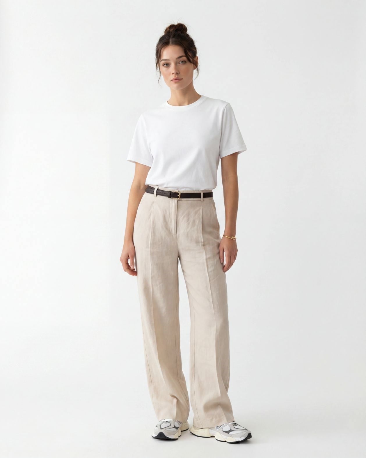 Wide-Leg Pleated Trousers in Ecru - Fame - by Peralane
