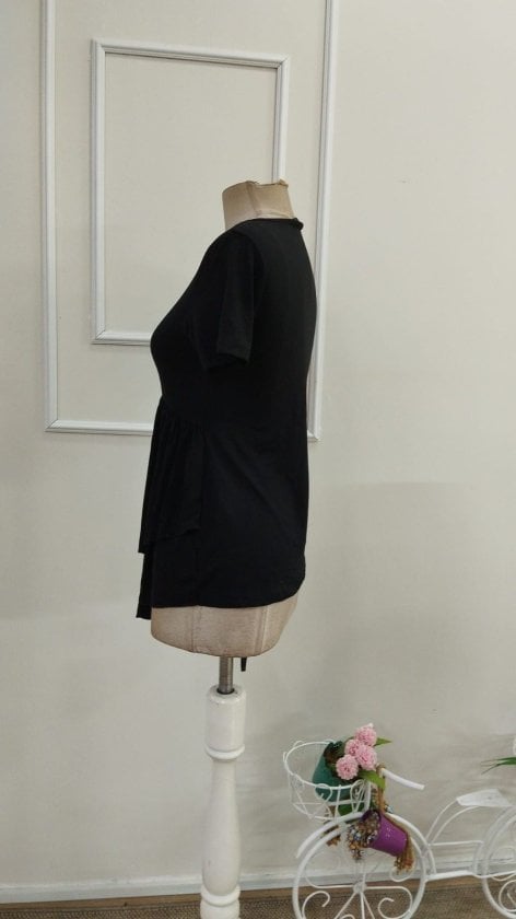 Women's Black Short-Sleeve Scoop Neck Button-Front Asymmetric Viscose Peplum Blouse - Janes - by Peralane - photo 6