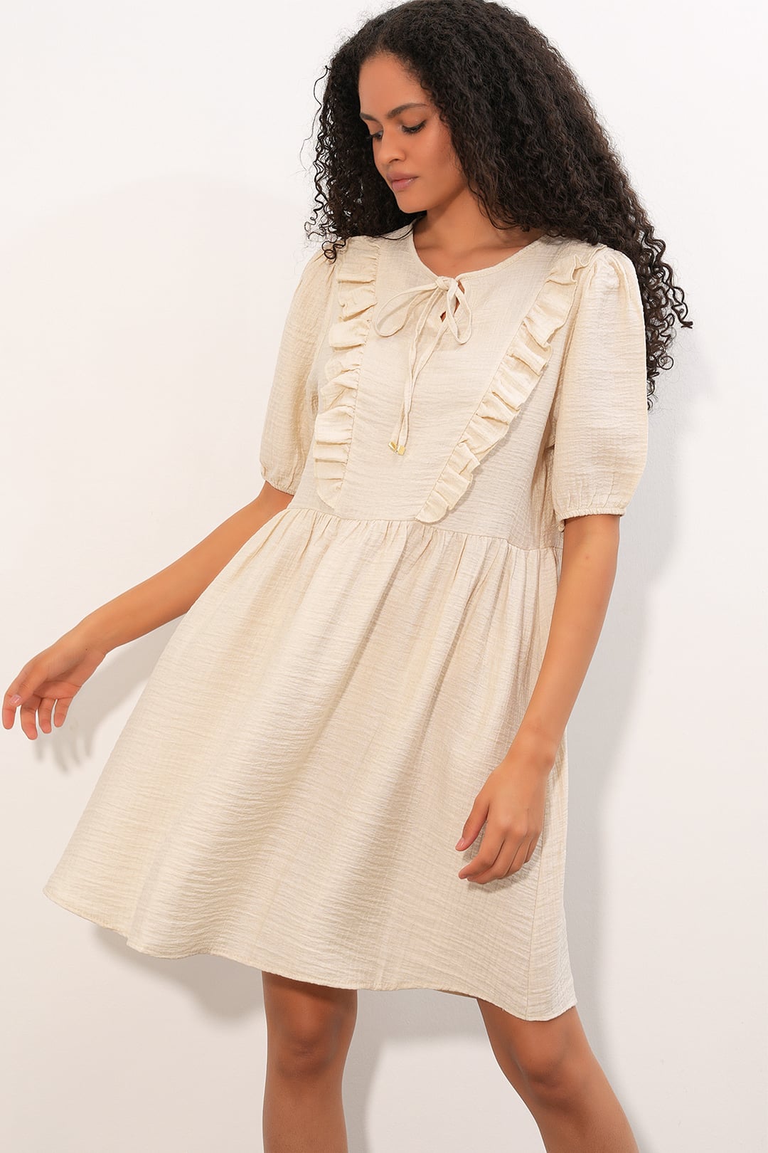 Women's Tie-Neck Short Sleeve Ruched Dress in Cream - Bigdart - by Peralane - photo 2