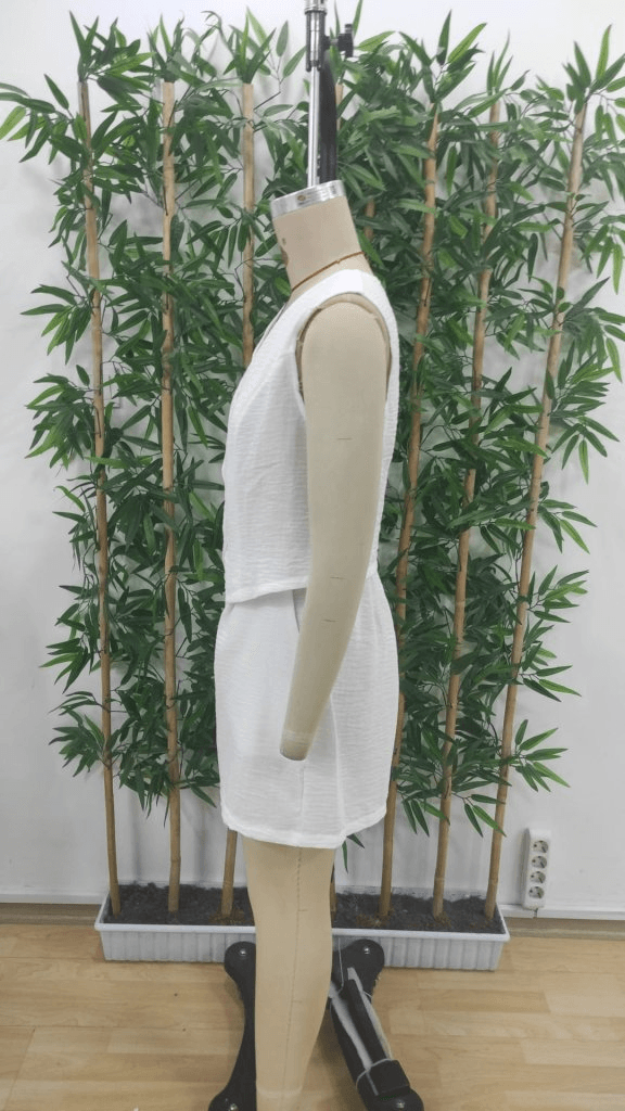Women's Sleeveless V-Neck Linen-Blend Vest and Shorts Two-Piece Set - Janes - by Peralane - photo 5