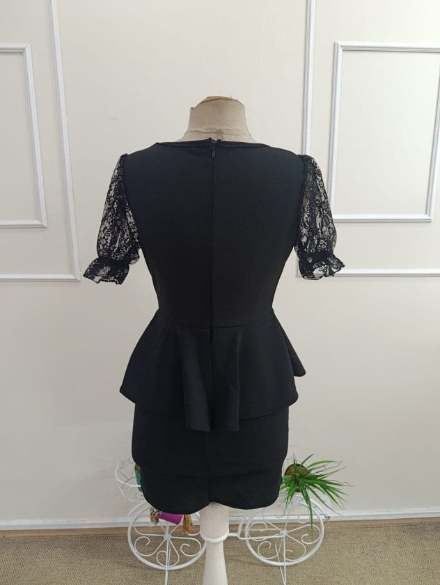 Women's Short-Sleeve V-Neck Lace Scalloped Peplum Mini Dress in Black Crepe - Janes - by Peralane - photo 6