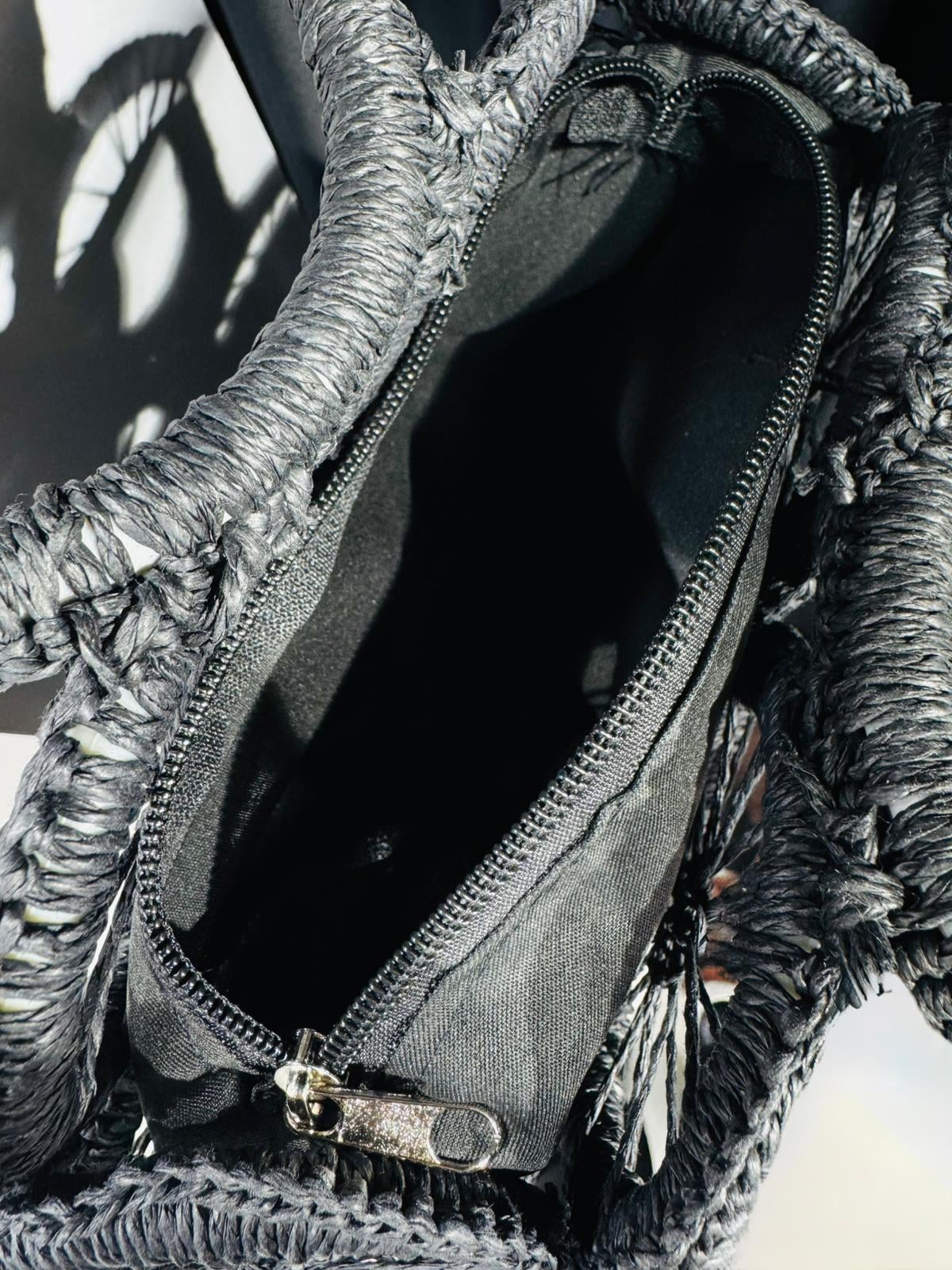 Black Woven Straw Handbag with Circular Handle - Nesvay - by Peralane - photo 4