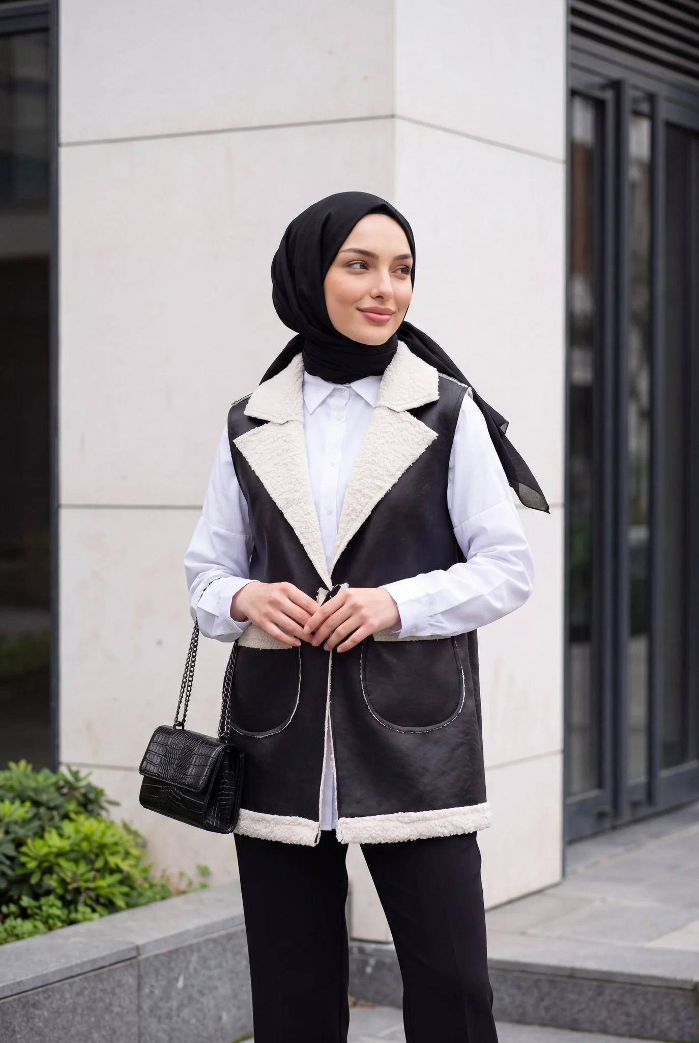 Women's Cream Sherpa-Lined Vest with Pockets - Podyumplus - by Peralane - photo 3