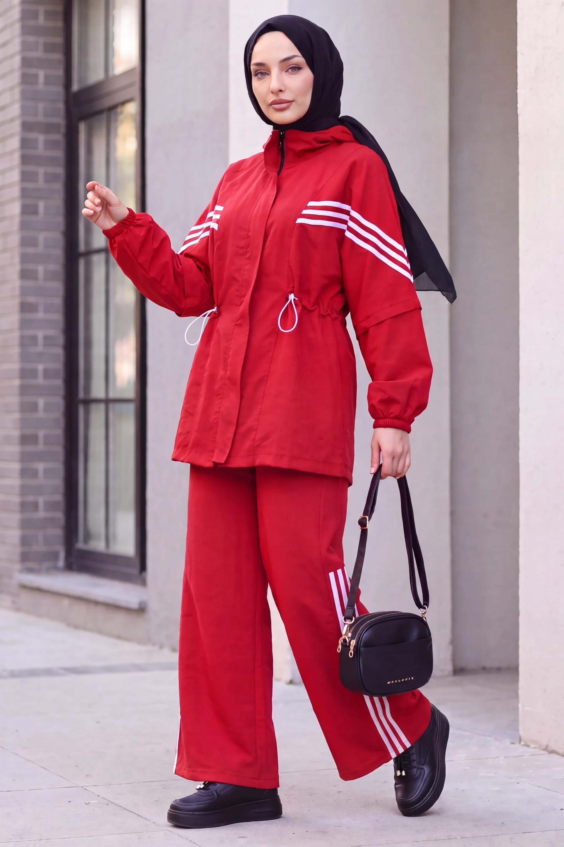 Red Zip-Up Hooded Tracksuit Set with Striped Details - Podyumplus - by Peralane - photo 2