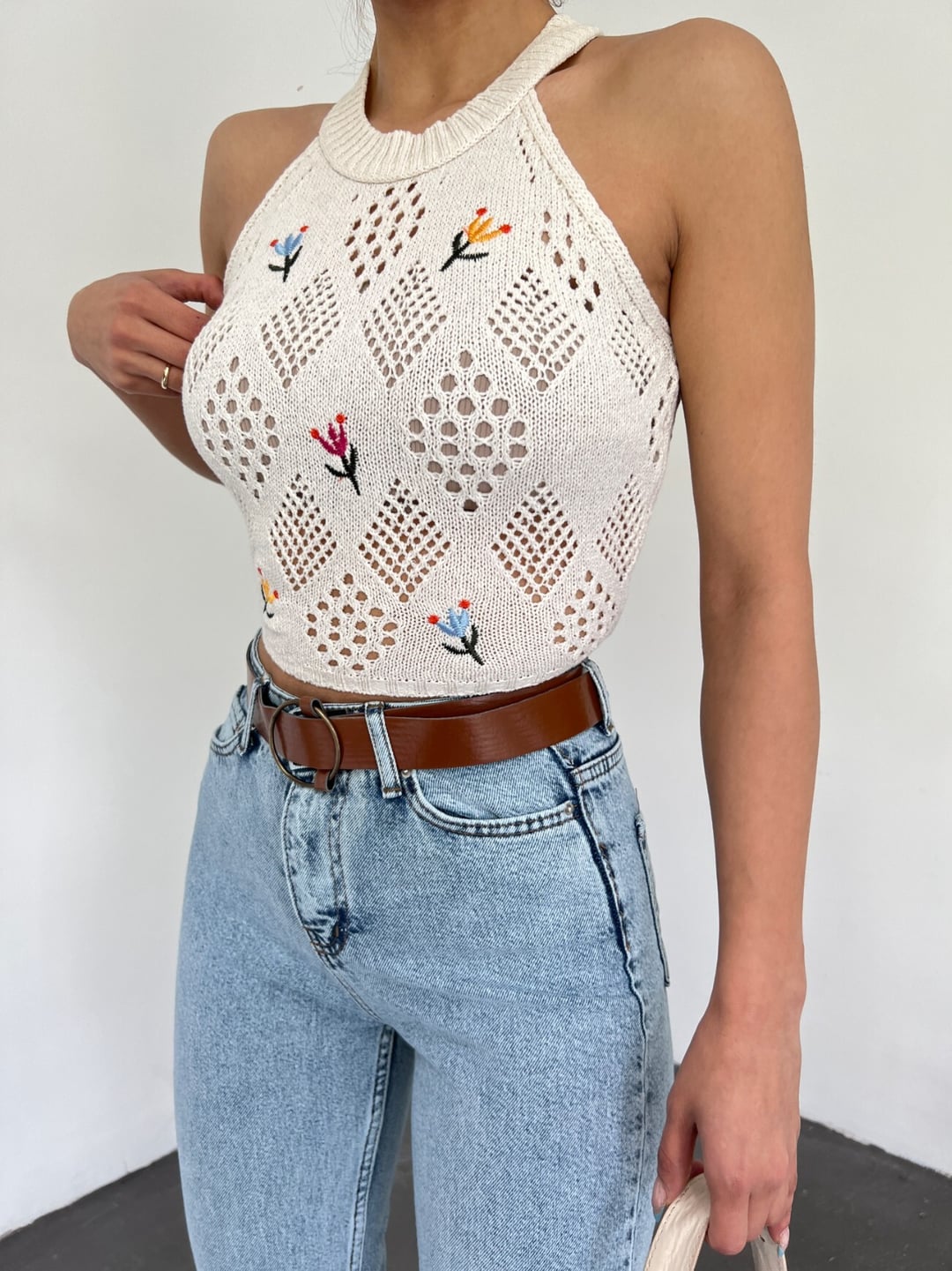 Cream Open-Knit Embroidered Sleeveless Cropped Sweater - Podyumplus - by Peralane - photo 3