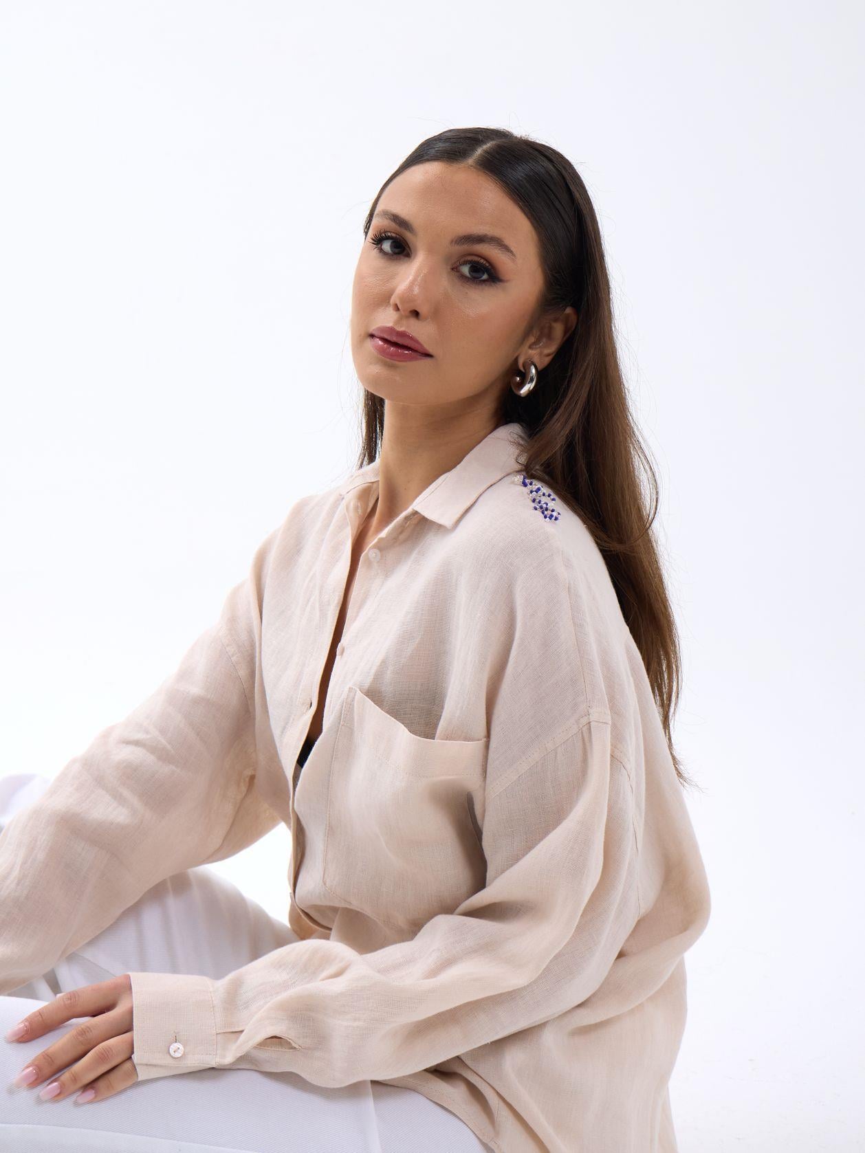 Long-Sleeved Linen Blouse in Light Beige - Fame - by Peralane - photo 2