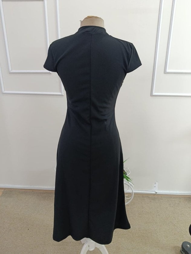 Women's Short-Sleeved High-Neck Slit Midi Crepe Dress in Black - Janes - by Peralane - photo 7