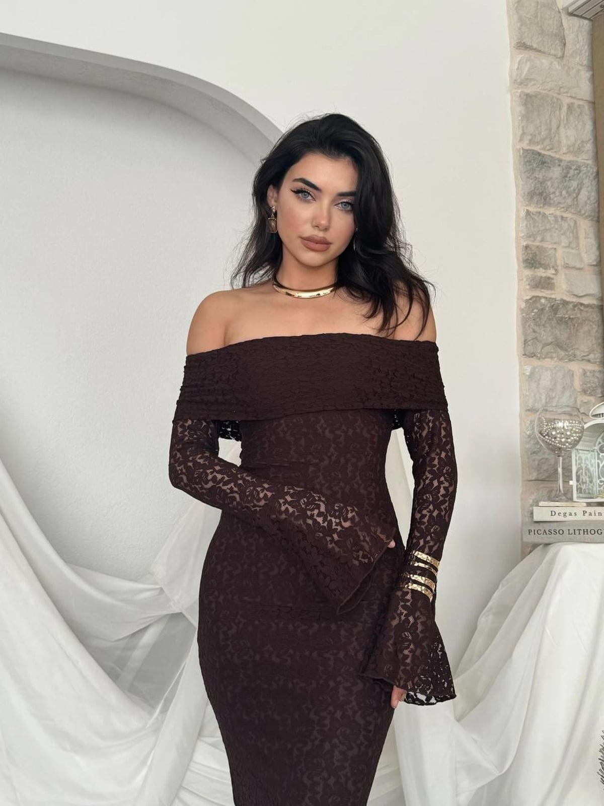 Arya Off-Shoulder Lace Dress in Dark Brown - Etika - by Peralane - photo 5