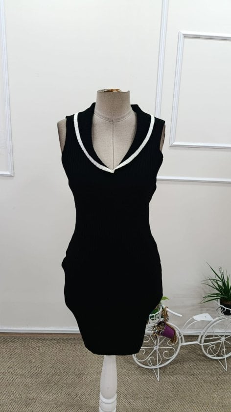 Women's Sleeveless Ribbed Knit Dress with V-Neck and Cream Trim - Janes - by Peralane - photo 5