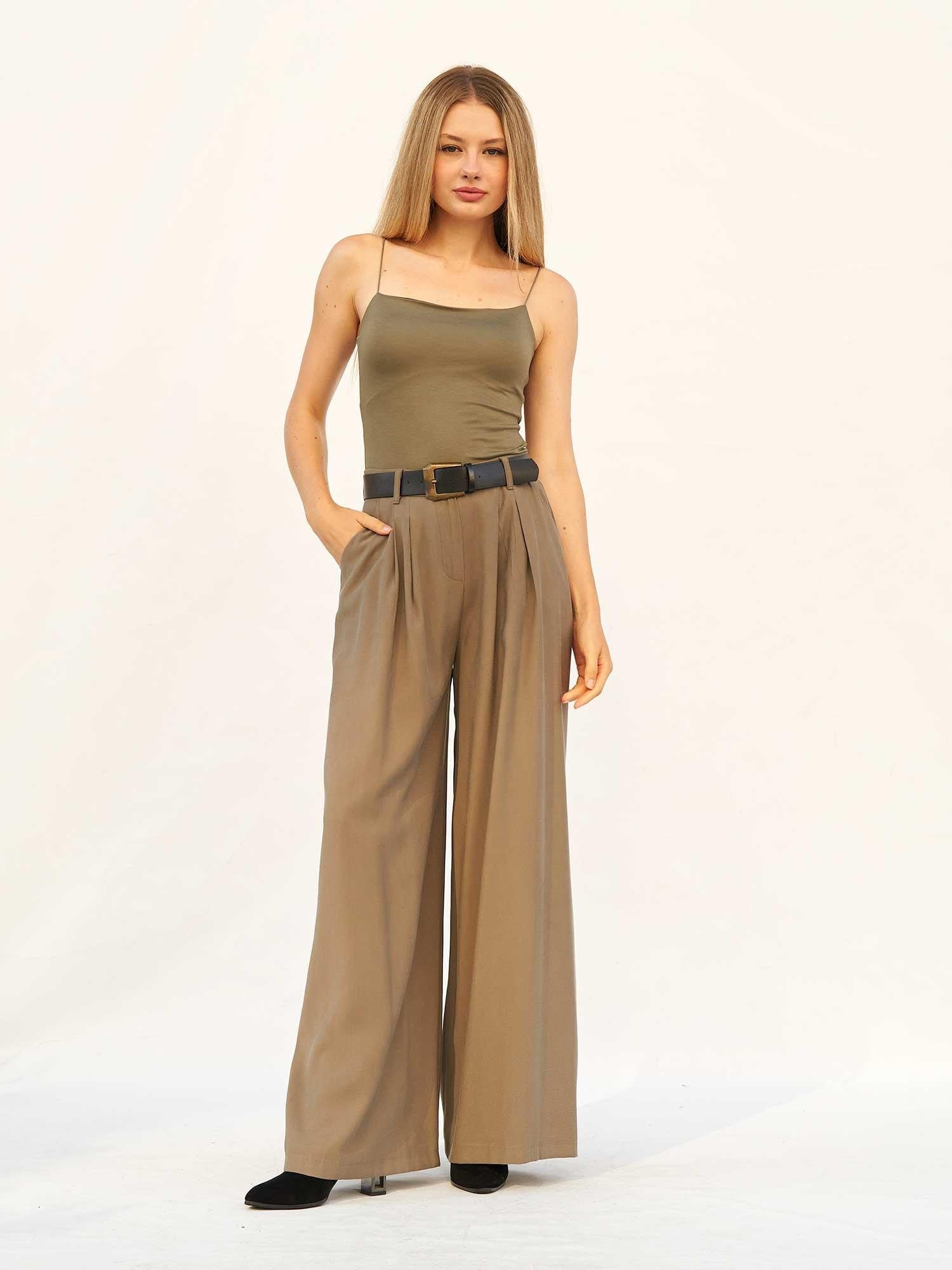 High-Waist Pleated Wide-Leg Trousers with Belt - Lefon - by Peralane