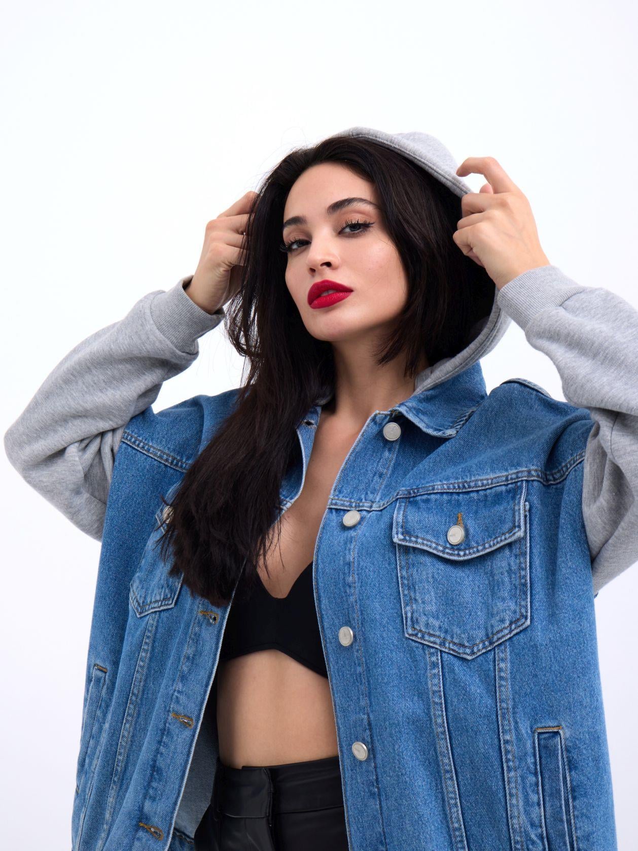 Blue Denim Jacket with Grey Knit Sleeves and Hood - Fame - by Peralane - photo 4