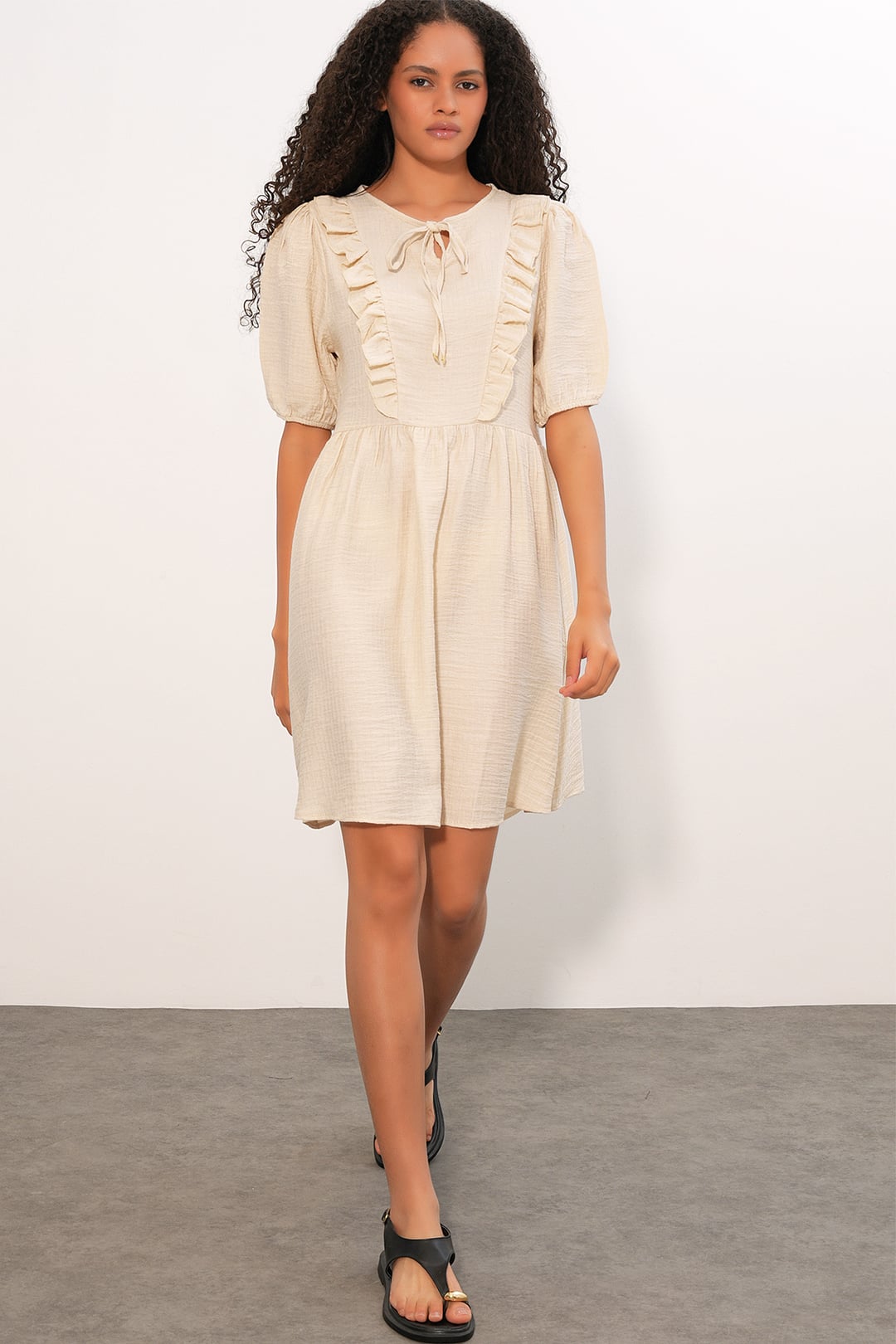 Women's Tie-Neck Short Sleeve Ruched Dress in Cream - Bigdart - by Peralane