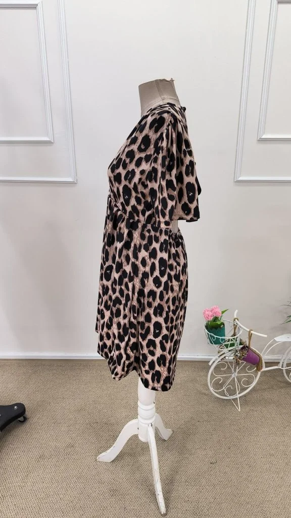 Women's Short-Sleeved V-Neck Leopard Print Mini Dress - Janes - by Peralane - photo 7