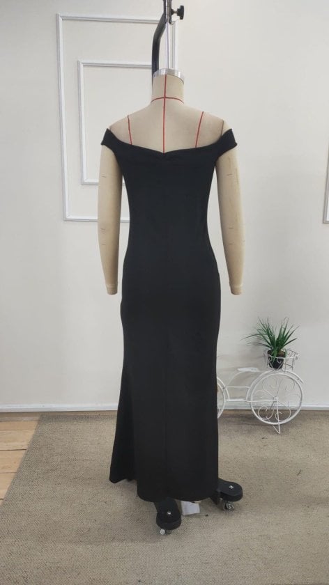 Women's Off-Shoulder Long V-Neck Knit Dress - Janes - by Peralane - photo 3