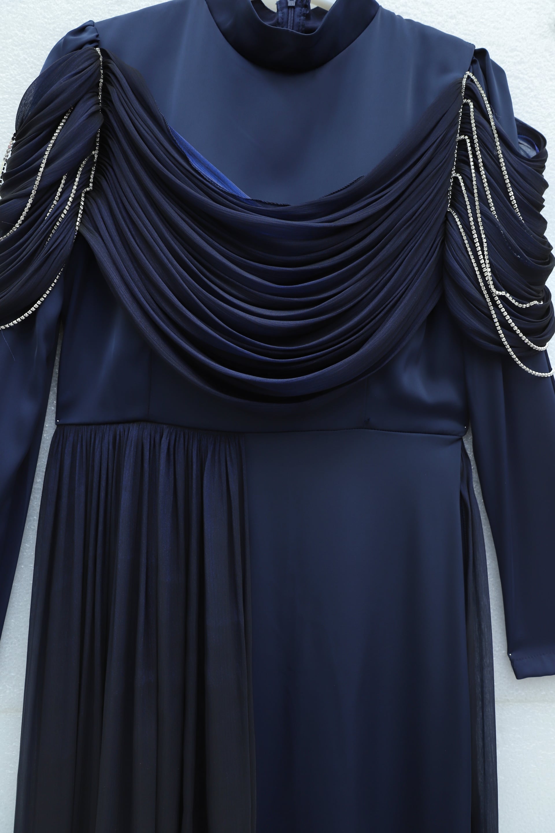 Navy Blue Satin Evening Dress with Stone-Embellished Shoulders and Janjan Chiffon Details - Podyumplus - by Peralane - photo 8
