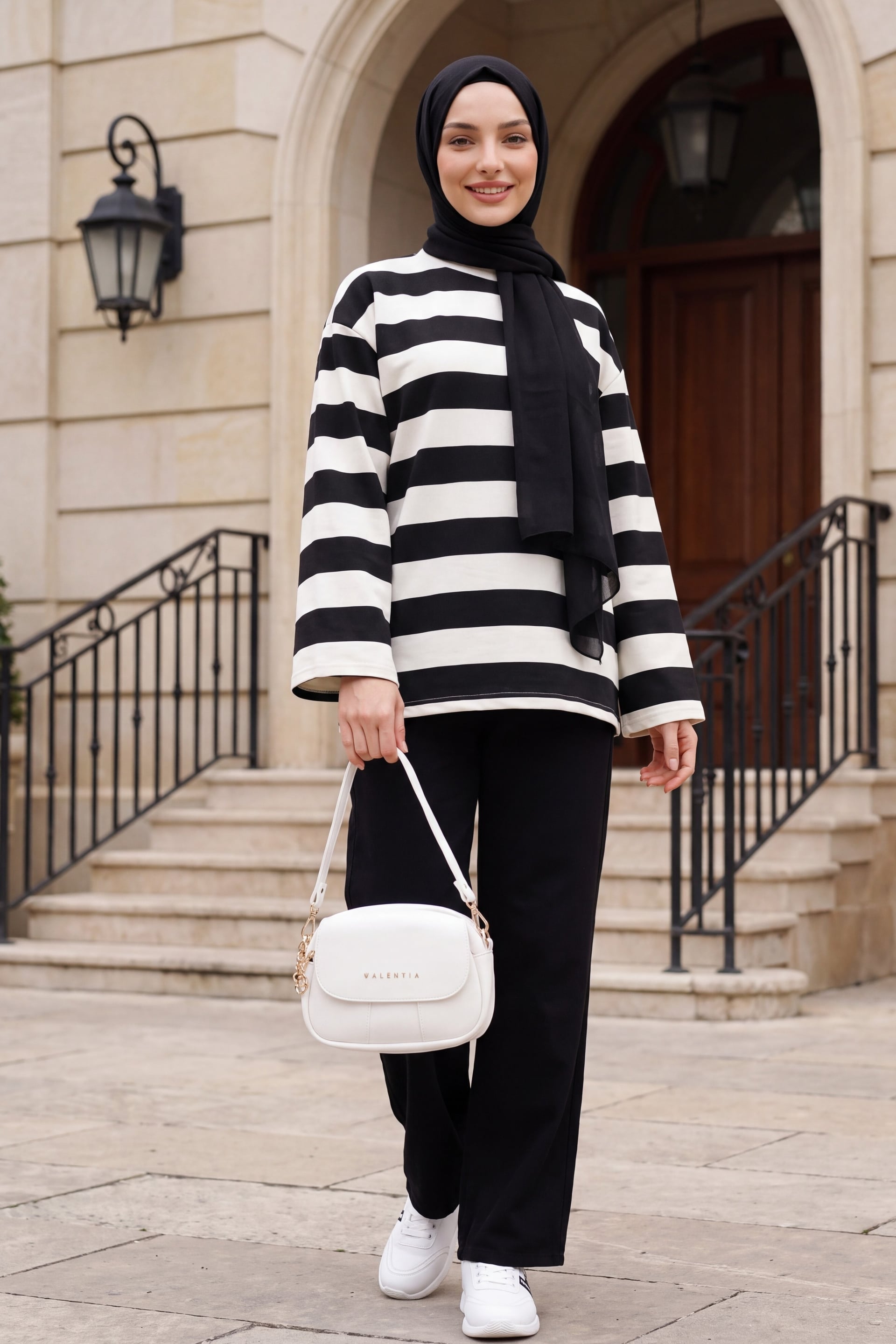Black and White Striped Crew Neck Sweatshirt - Podyumplus - by Peralane - photo 4