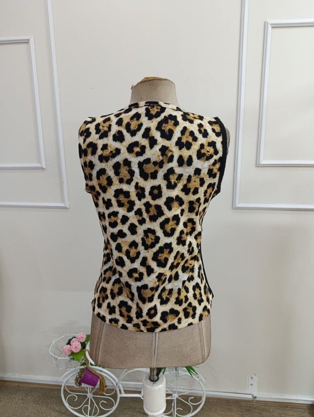 Women's Sleeveless V-Neck Buttoned Block Color Satin Vest - Janes - by Peralane - photo 5