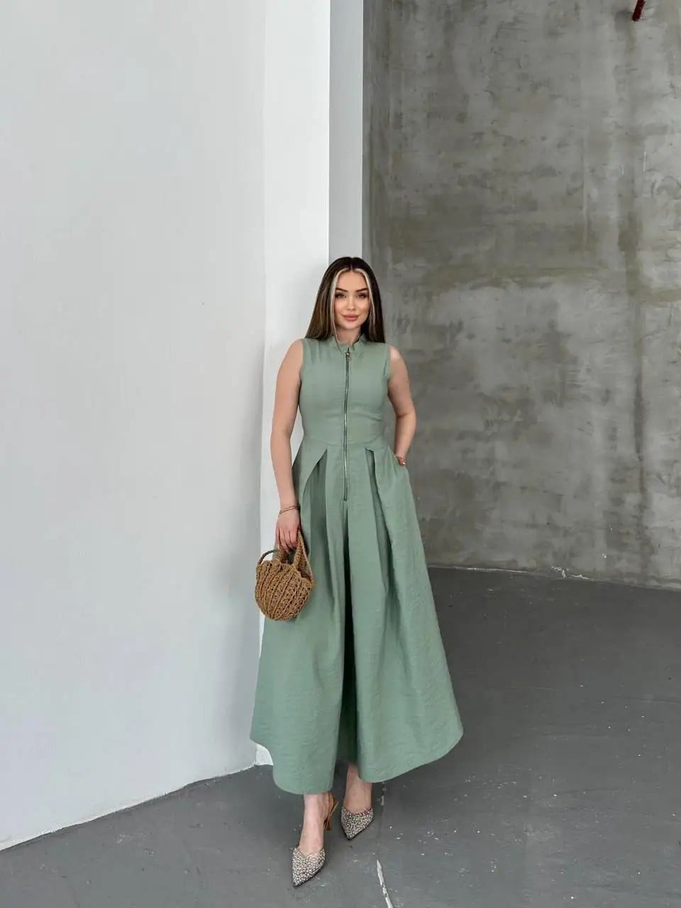 Sleeveless Linen Blend Dress with Zip Detail - My Bee - by Peralane - photo 3