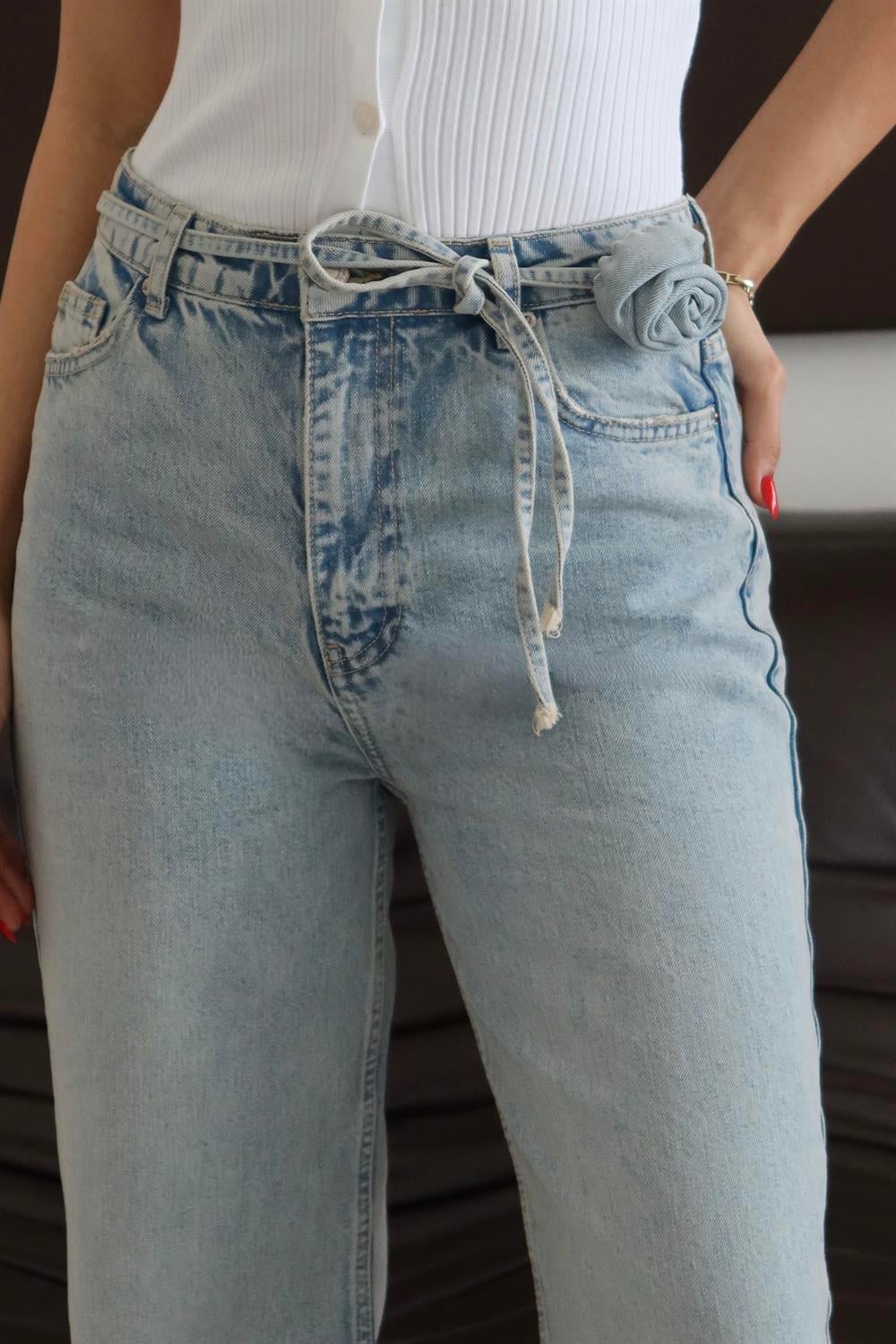 High Waist Wide Leg Denim Trousers with Belt and Rose Brooch Detail - Lacarino Jeans - by Peralane - photo 2